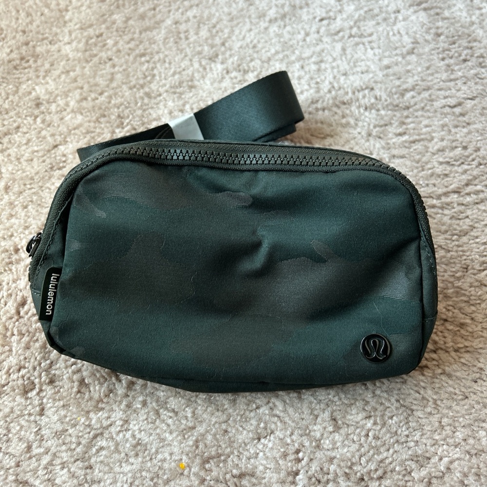 lululemon camo belt bag